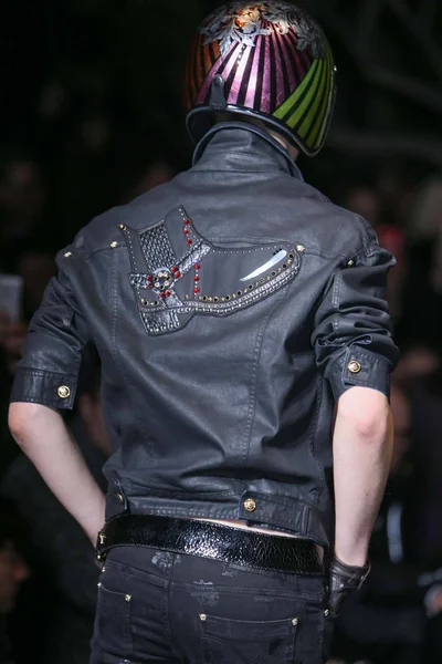 Look 97